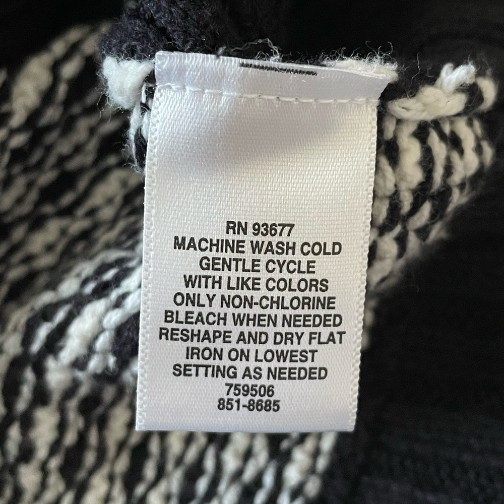Liz Claiborne Black/White long sleeve cotton/acrylic sweater. Size Large. - Picture 5 of 12